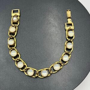 Goldette N.Y. Vintage Moonstone Glass Cabochon Gold Tone Linked Bracelet‎ 7.5”
